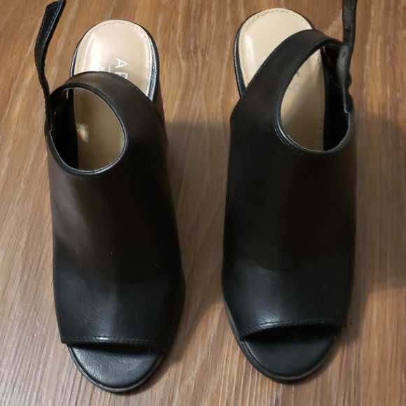 Peep toe heels. - Picture 4 of 5